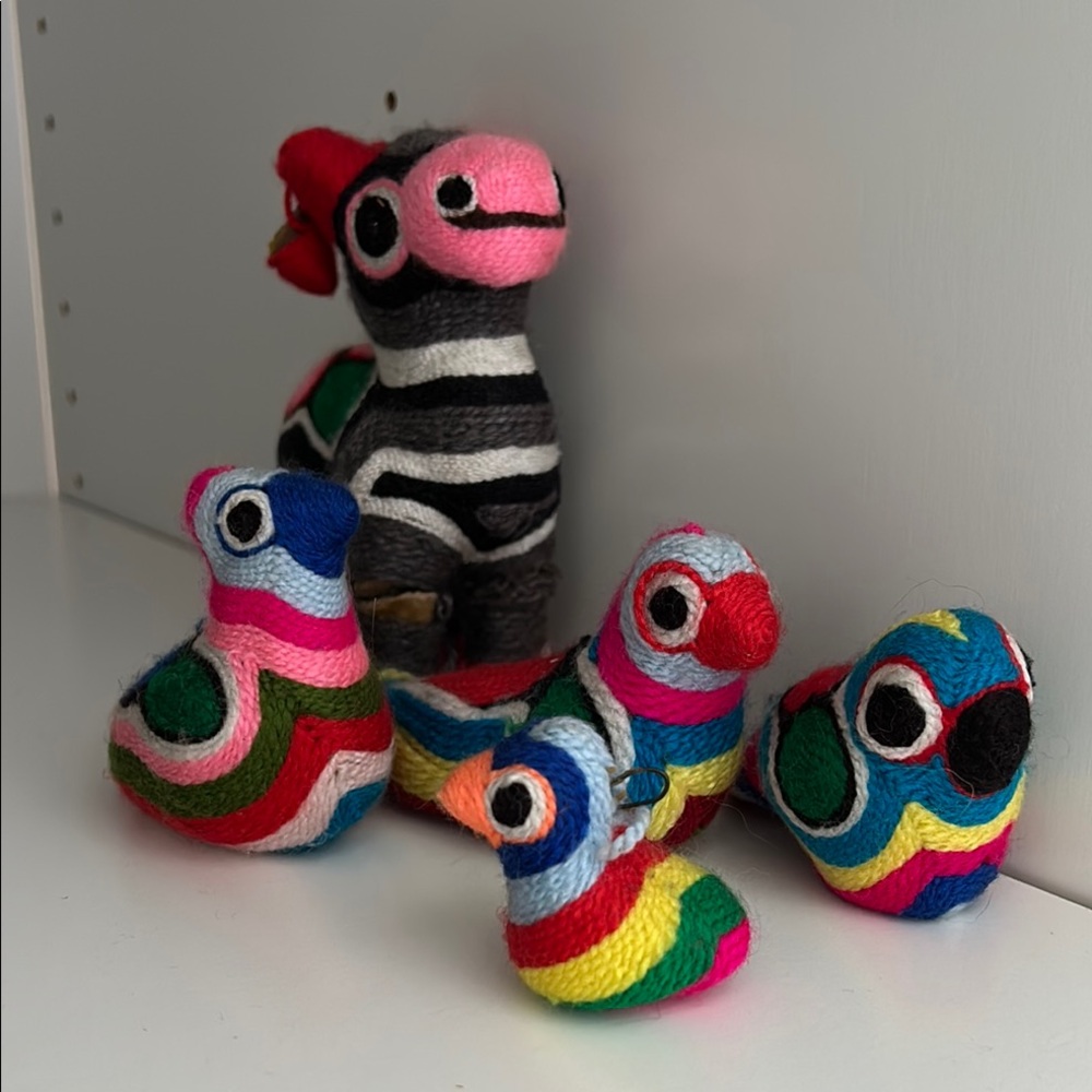 Set of 5 Vintage Mexican Huichol Yarn Bird Figurines – Colorful Folk Art Animals
